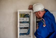 Tips To Help You To Choose The Best Electrician And Electrical Contractors Eectrician Services