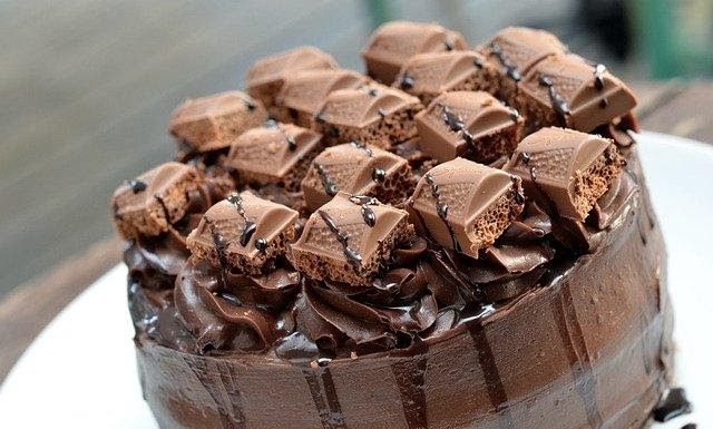 Top 5 Delicious Cakes That Are Perfect For New Year Eve’s Party fresh flowers and freshly baked handmade cakes are their specialty, plus ofcourse, timely delivery even on the busiest days