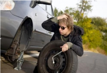 How Professional Breakdown Service Providers Change A Flat Tyre?