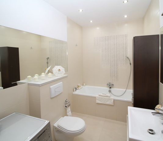 6 Quick Bathroom Makeover Tips on a Modest Budget! Bathroom Makeover