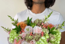 Spiraling Flower Delivery Service in Phoenix – Bringing European Floristry to Your Doorstep ParisLargebox-min2